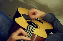 PICT1894 small Koymandros Guitar.jpg - 30026 Bytes